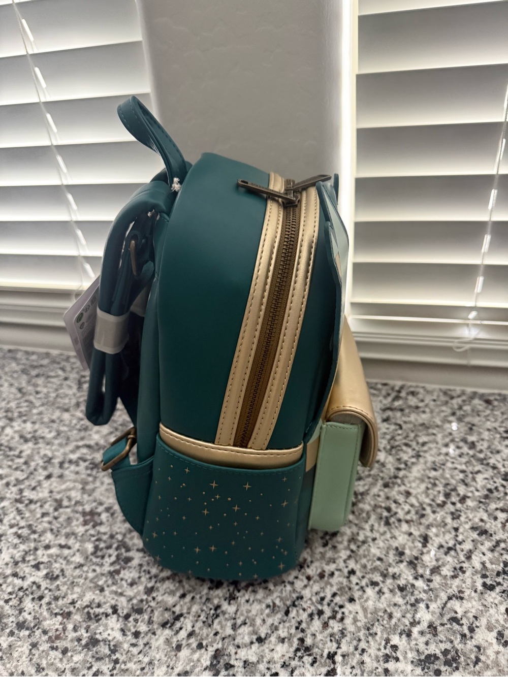 New Loungefly Hogwarts backpack with matching wallet - Picture 4 of 8